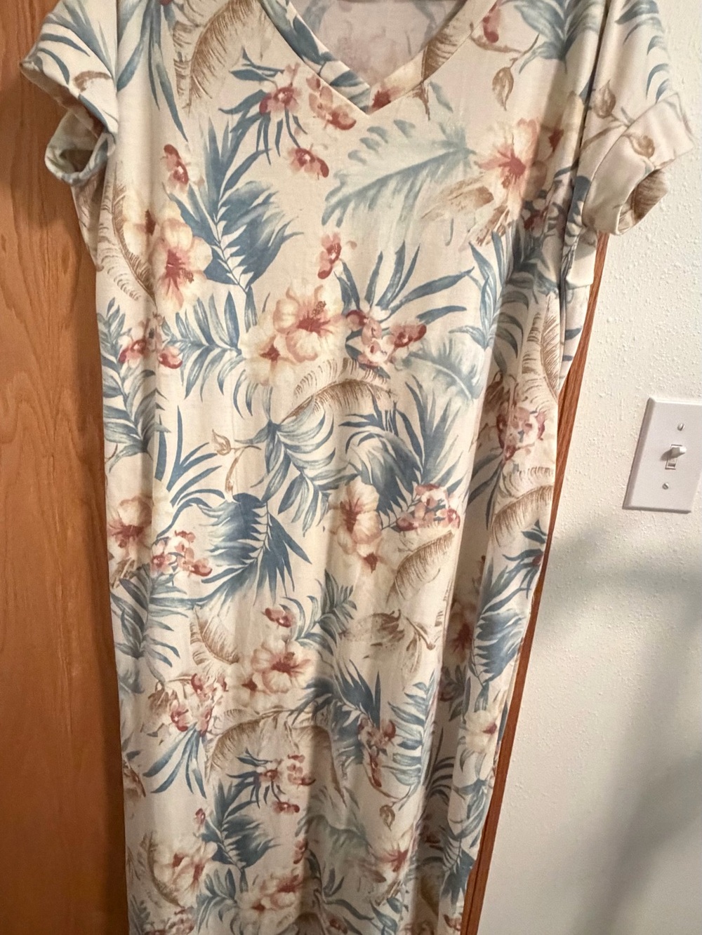 Zenana Cream Floral V-Neck Tunic with Blue & Pink Print - Picture 3 of 3